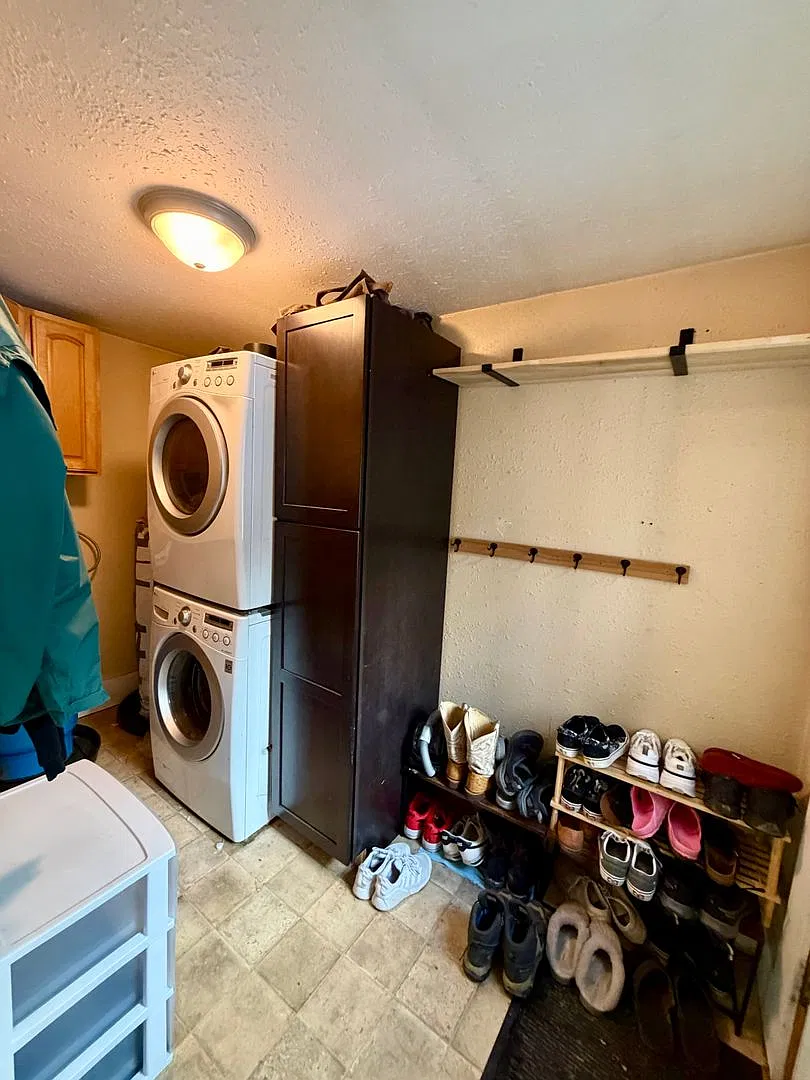Cute 2-Bedroom Home in The Hills / Washer & Dryer in Home / Pet-Friendly — Photo 3