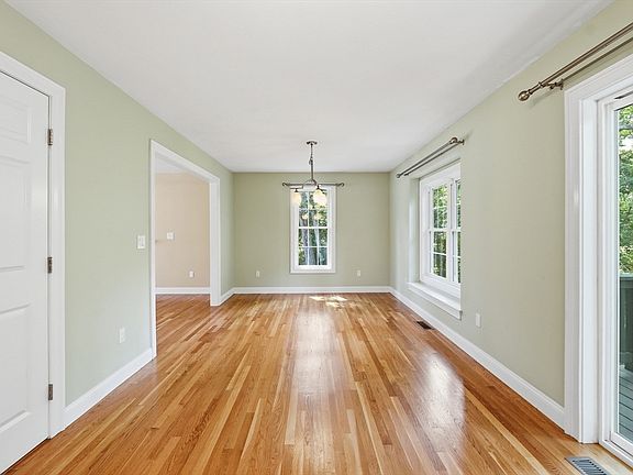 4th image of 43 Halko Dr