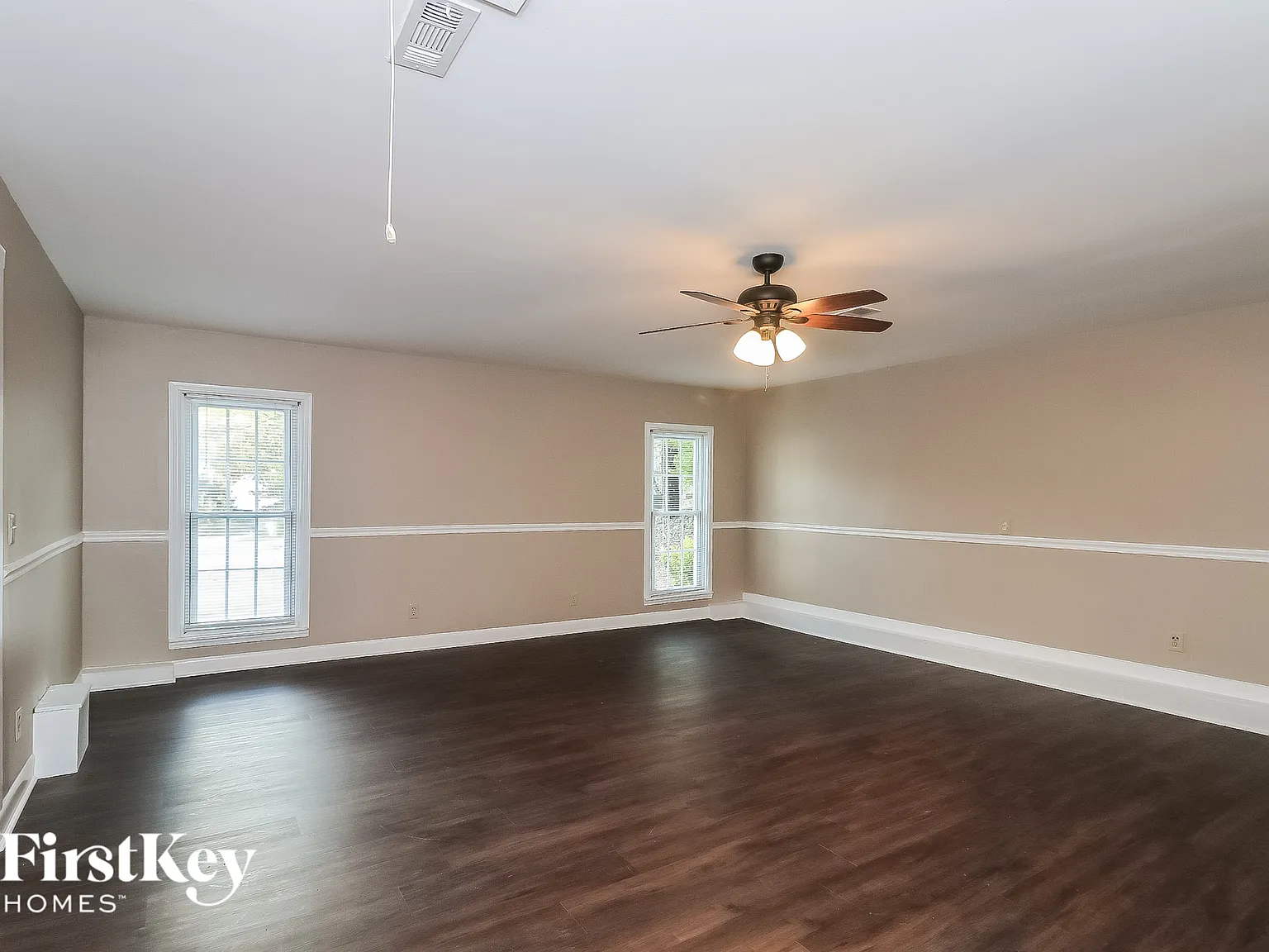 3 bed, 2.0 bath, 2024 sqft, $2,310 — Photo 2