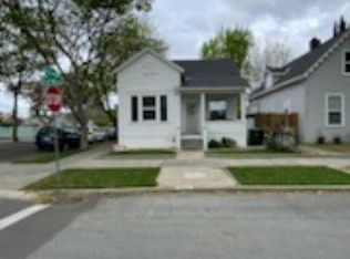 488 6th St, Hollister, CA 95023