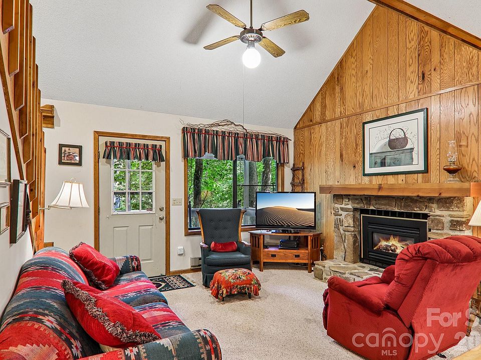 1st image of 13 Lisa Ln