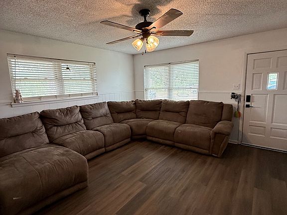 5th image of 1019 Ridgecrest St