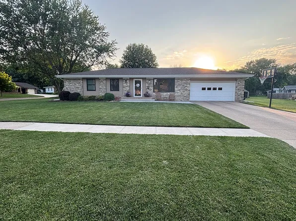 1933 N Main St, Carroll, IA 51401