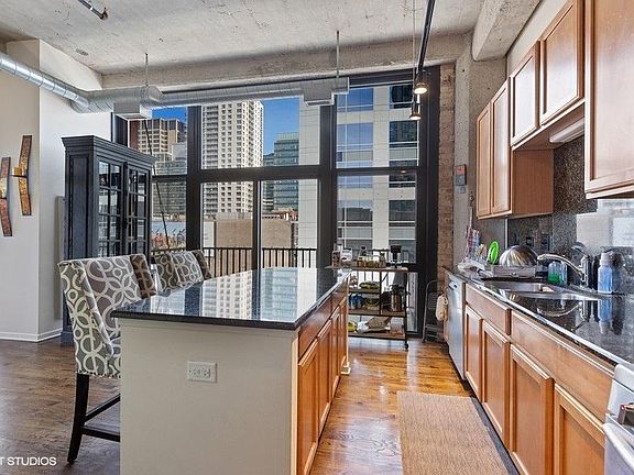 2nd image of 210 S Desplaines St APT 507