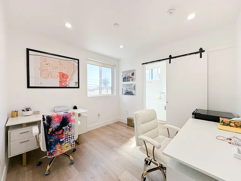 1338 West 35th Place — Photo 9