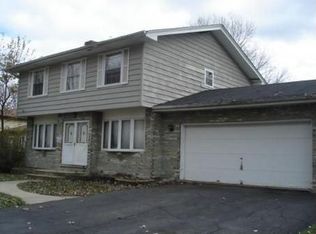 1915 Moore Ave, St Charles, IL 60174