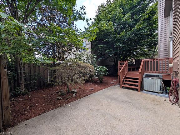 4th image of 1686 Stonewood Dr