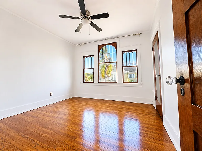 361 S Berendo St — Photo 9
