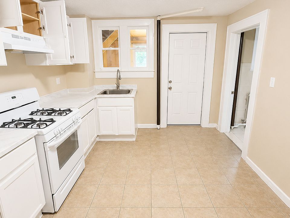 1st image of 15 Nursery St #2
