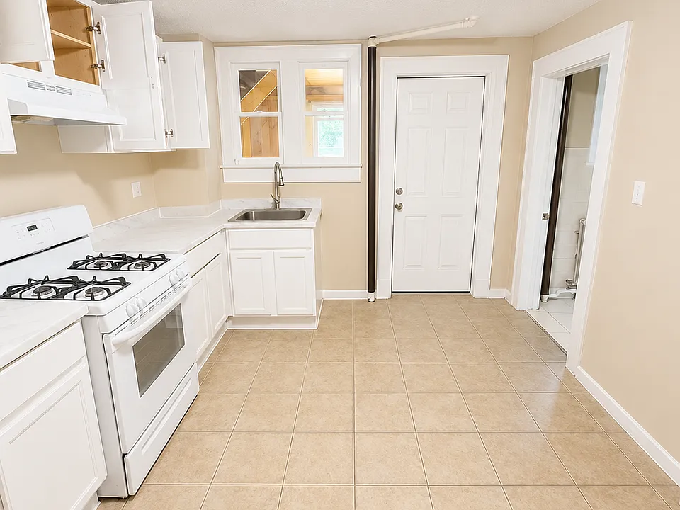 15 Nursery St #2