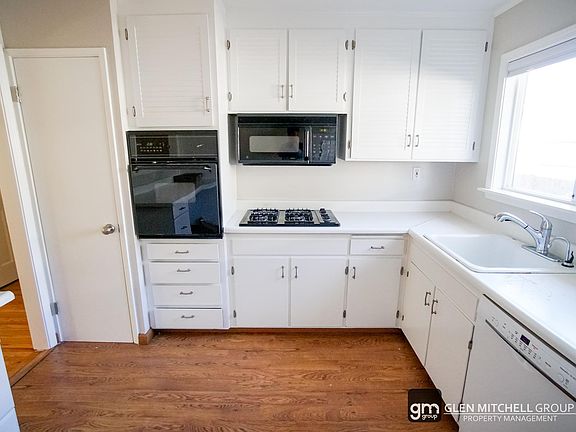 5th image of 421 Magnolia St