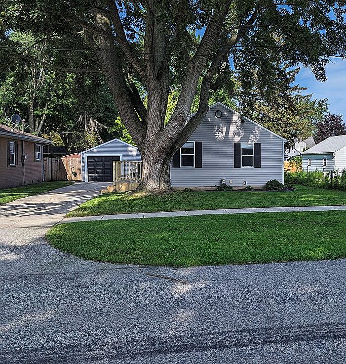 1st image of 524 S Melze St
