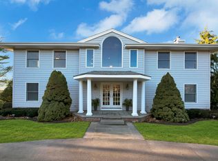 5 Private Rd, Remsenburg, NY 11972