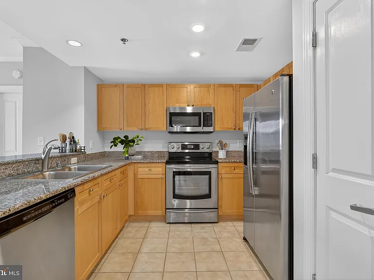 777 7th St NW #924 — Photo 3