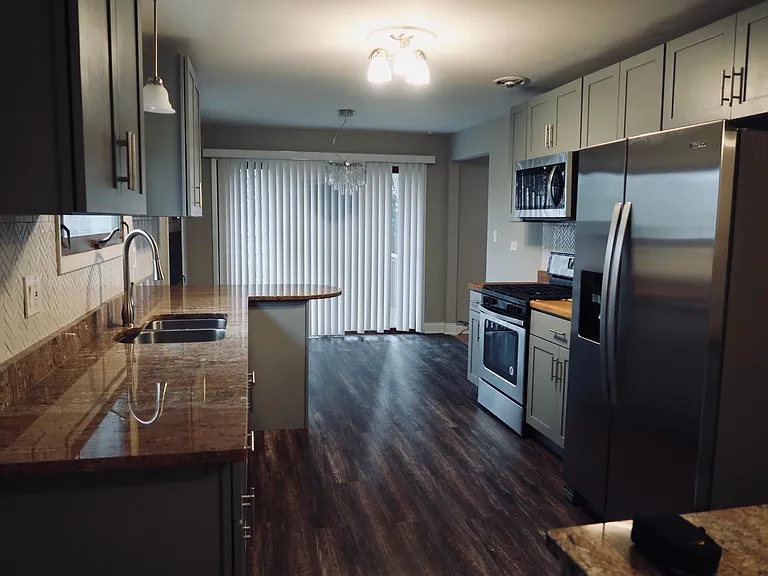 8118 W Eastwood Ave — Photo 3