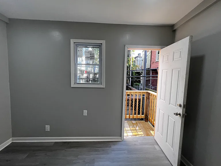 Walnut St — Photo 24