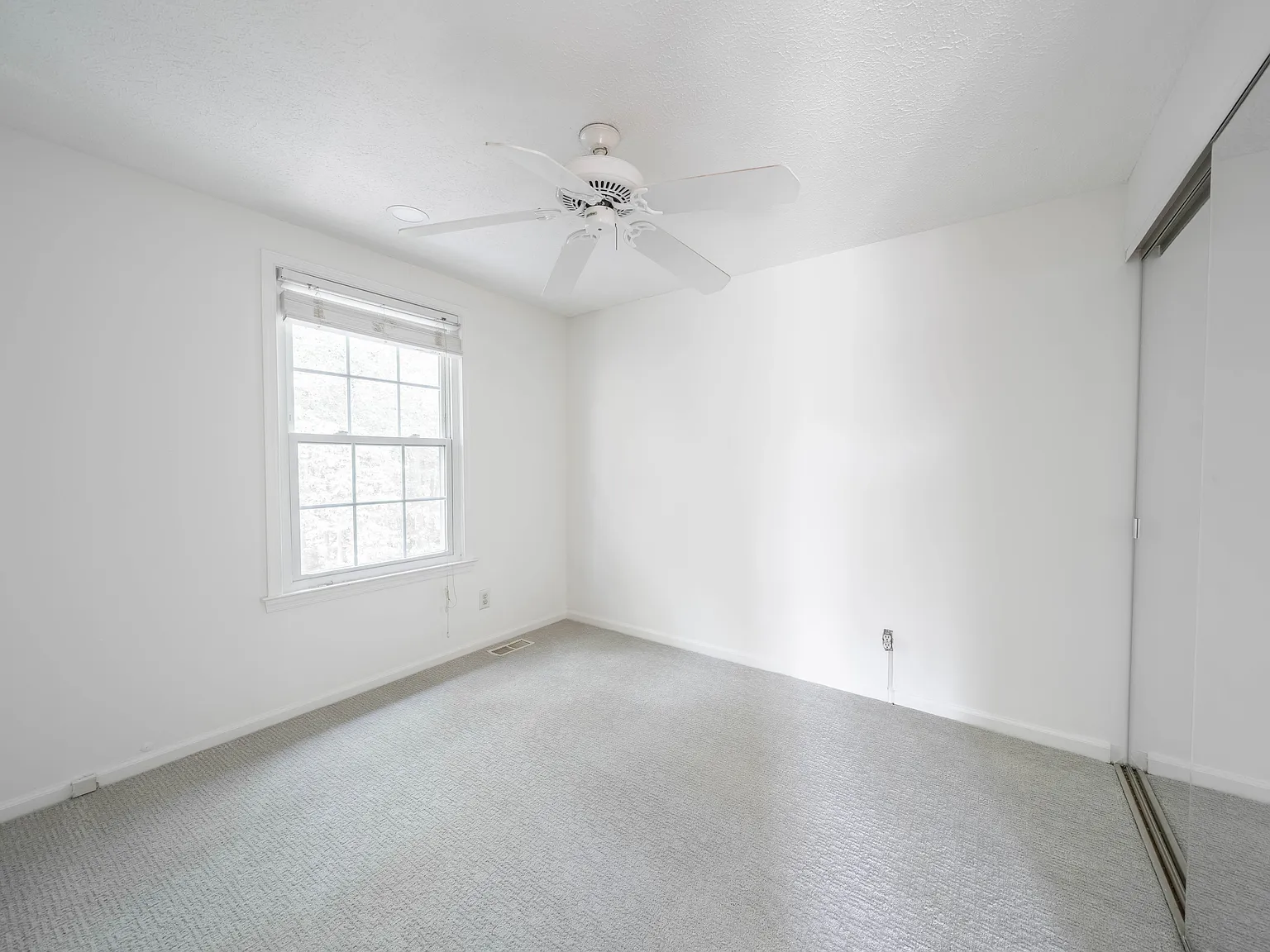 3 bed, 2.5 bath, 1360 sqft, $2,850 — Photo 2