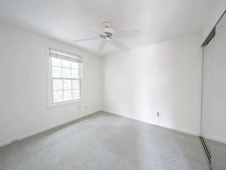 10 Forestview Ct — Photo 2