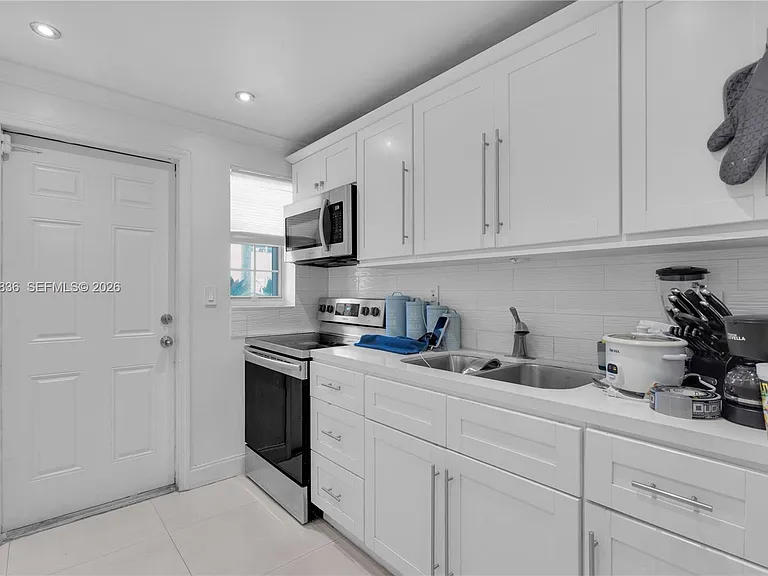 1450 NE 170th St #106 — Photo 8