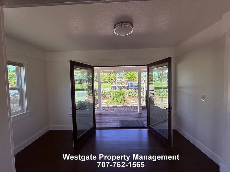220 Payran St — Photo 8