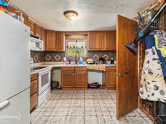 5th image of 3304 W Sherman Ave