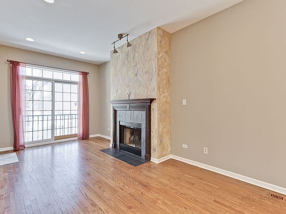 3rd image of 814 N Washtenaw Ave #1