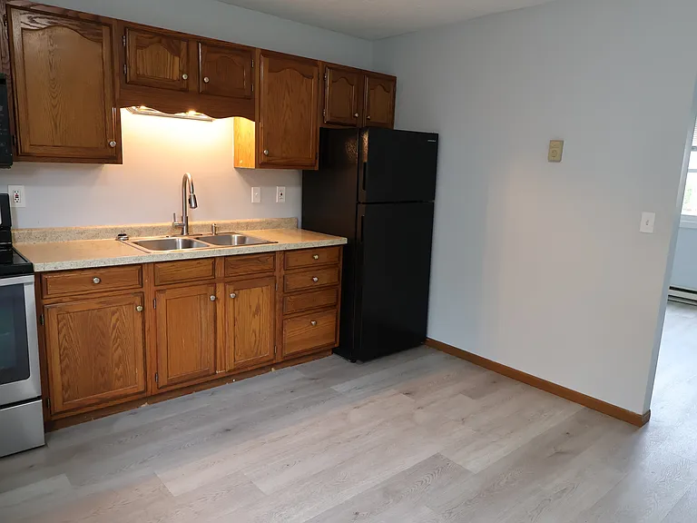 450 Greensburg St — Photo 8