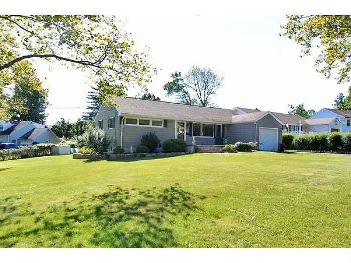 2 Lynwood Pl photo 1