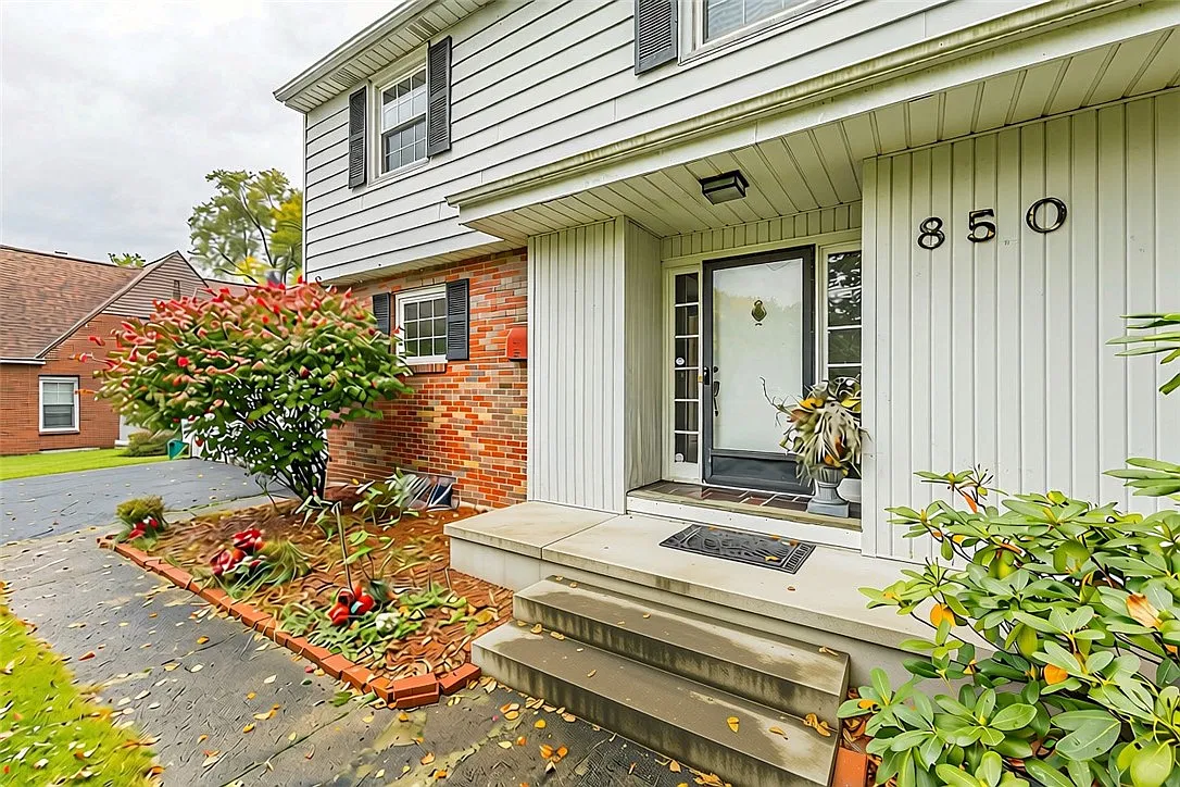 4 bed, 2.5 bath, 2128 sqft, $3,000 — Photo 3