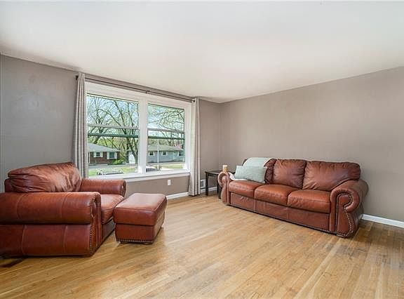 2nd image of 4508 NE Sunnybrook Ln