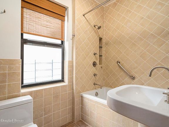 5th image of 150 W 95th St APT 8C