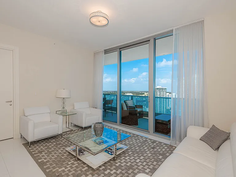 200 Biscayne Boulevard Way #5109 — Photo 1
