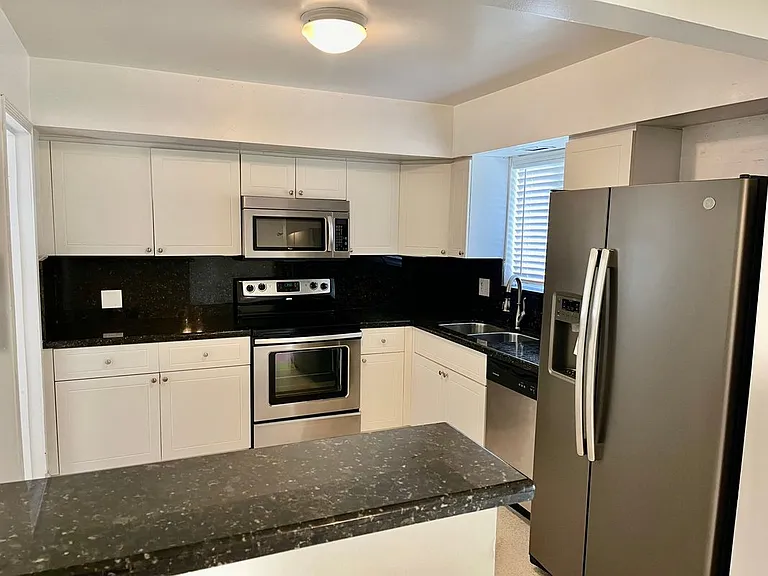 1525 Cleveland St — Photo 4