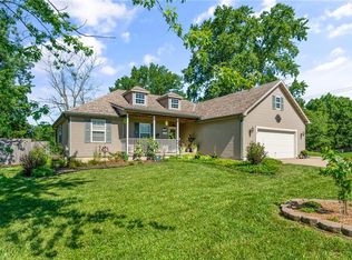 1302 S Independence St, Harrisonville, MO 64701