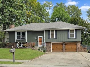 505 SE Gingerbread Ln, Blue Springs, MO 64014