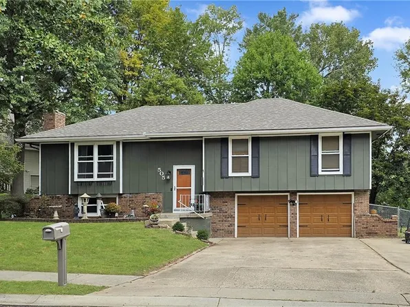 505 SE Gingerbread Ln, Blue Springs, MO 64014