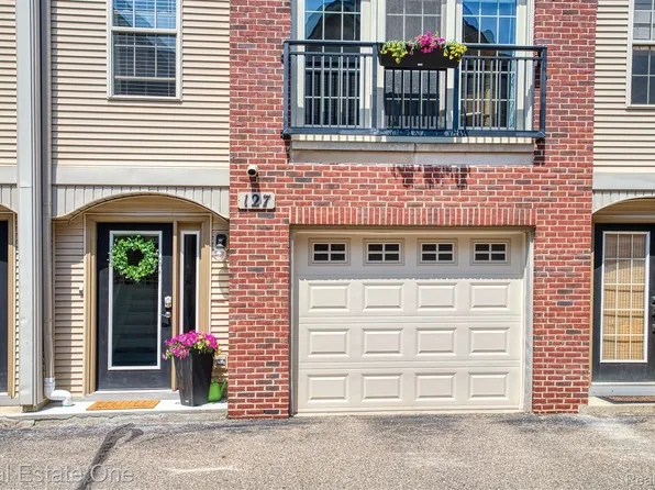 127 S 2nd St, Brighton, MI 48116