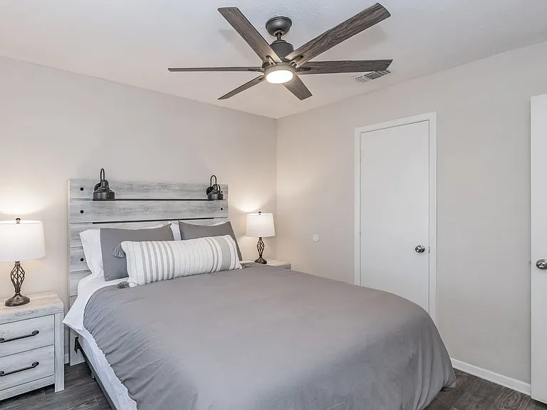 340 Gloria St — Photo 29