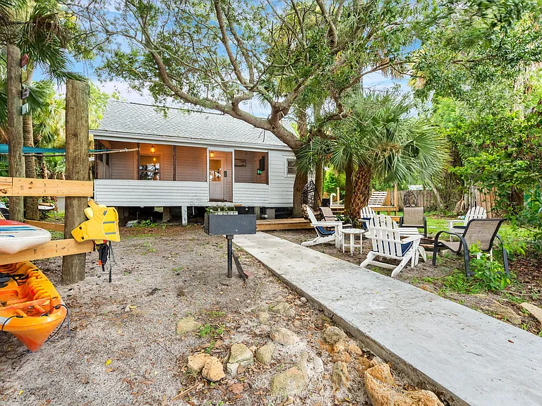 1365 Pineapple Ave — Photo 12