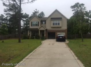 35 Stonehurst Dr, Spring Lake, NC 28390