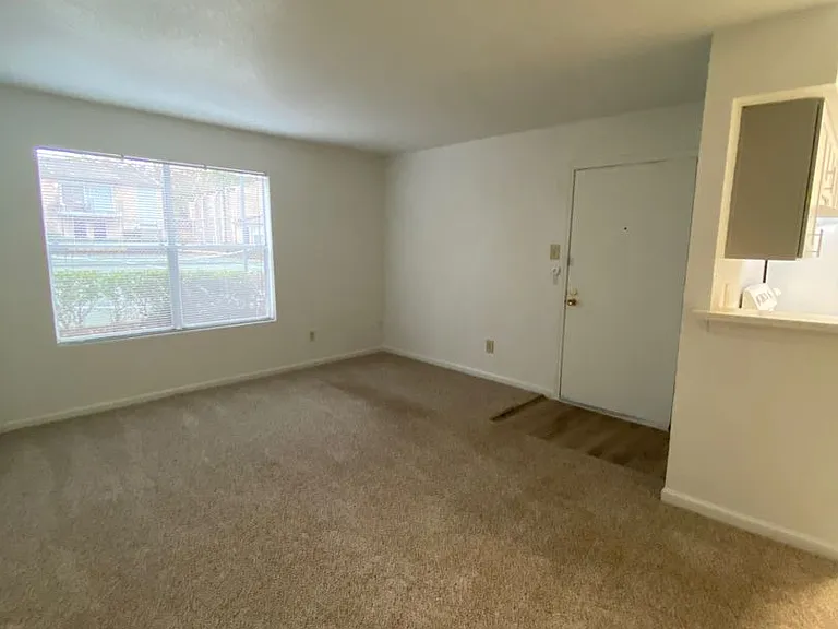 Emerald Cove Apartments — Photo 114