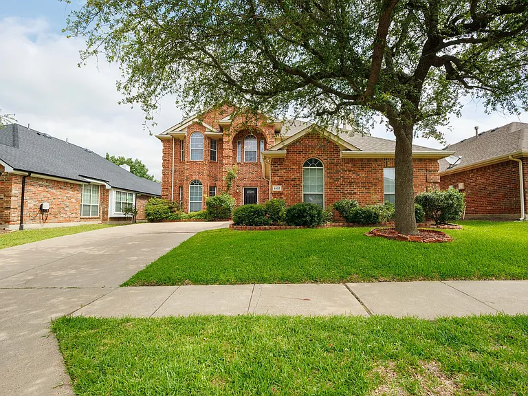 6107 Lakecrest Dr — Photo 2