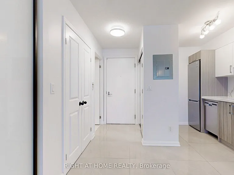 111 Elizabeth St #818 — Photo 14