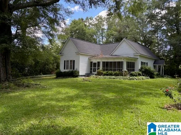 104 1st St NE, Wedowee, AL 36278