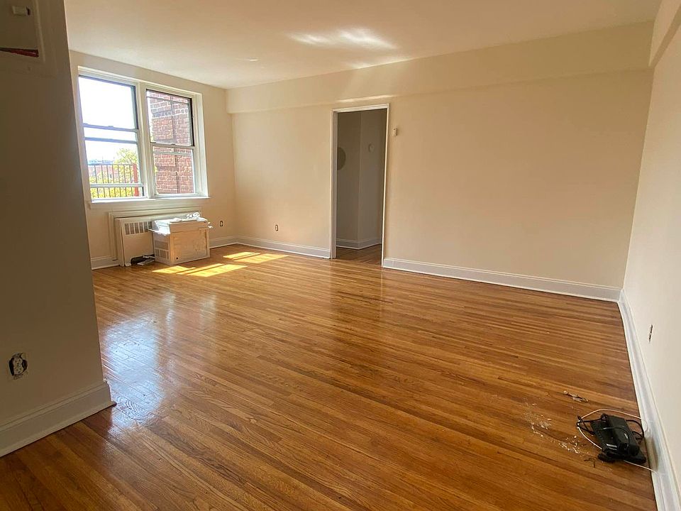 1st image of 14306 Barclay Ave APT 1D