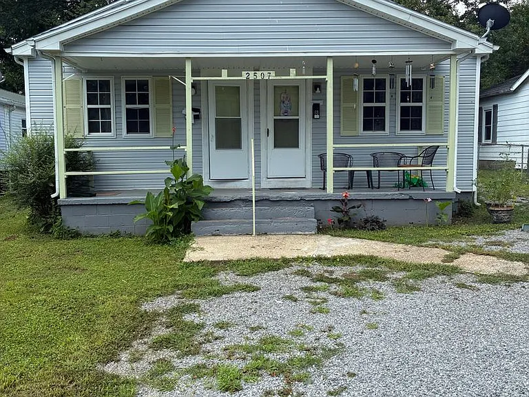 2507 Florence St — Photo 1