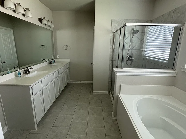 907 Swift Dr #1 — Photo 3