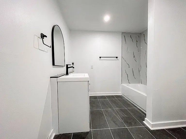208 Warren St — Photo 36