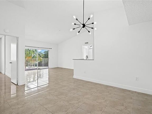 5th image of 6992 SW 39th St APT 302I