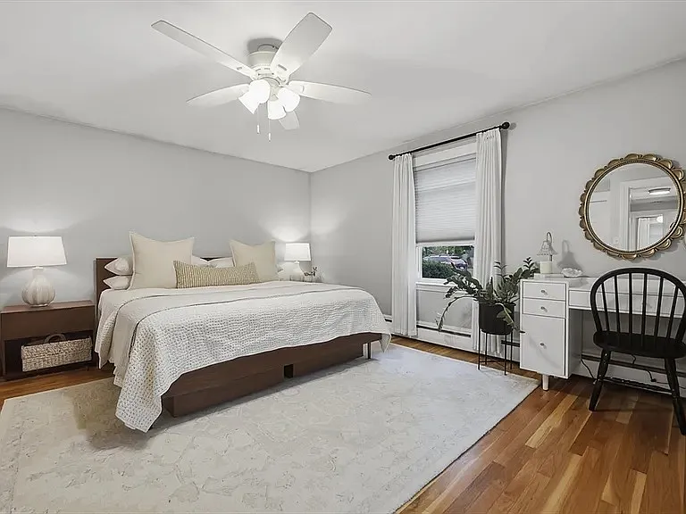 3 bed, 2156 sqft, $2,500 — Photo 2